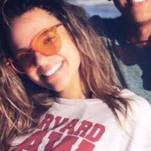 Meet your Posher, Leticia